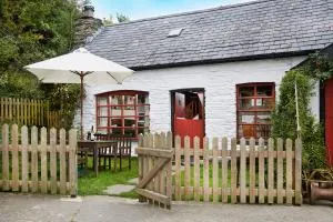 Y Beudy Llangrannog - Llandyssiliogogo