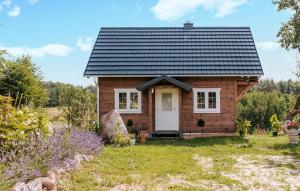 Beautiful Home In Male Gacno With Kitchen