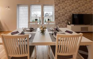 2 Bedroom Amazing Home In Kumla