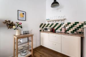 Sleek 1BR Flat Near Center by HM