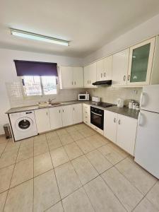 Delightful Poolside apartment