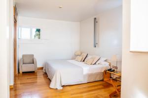 Modernist Junior Suite room in Hotel Monument Mas Passamaner