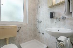 Single Room with Shared Bathroom room in Boarding House Lucija
