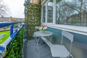 Newly refurbished 2BR wbalcony in Vibrant Peckham