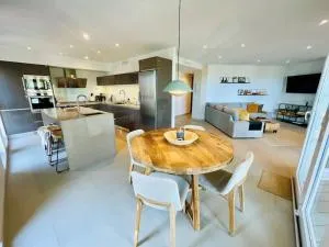 Coastal Comfort - Puerto Sotogrande - With Parking Space - Торреґуадіаро