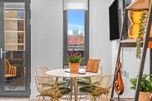 Apartment 21 two bedroom- with secure parking and free onsite gym