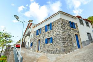 Chalé Henrique - Beachfront apartments at Calheta Beach