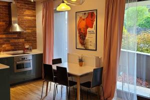 Lovely One-Bedroom Condo With Patio. - Hotel 3 stelle a Varsavia