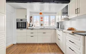 Cozy Home In Faaborg With Kitchen