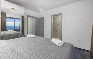 2 Bedroom Beautiful Apartment In Lovran