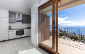 3 Bedroom Stunning Apartment In Lovran 