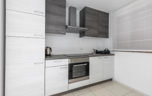 3 Bedroom Stunning Apartment In Lovran