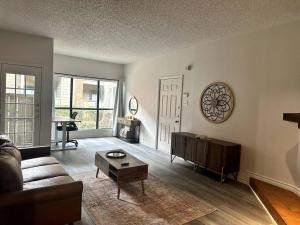 Cozy Rustic Condo w Pool ,Patio, Mailbox