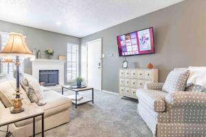 Cute One Bedroom Apartment with Balcony