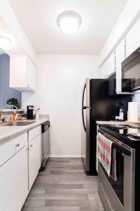 Cute One Bedroom Apartment with Balcony