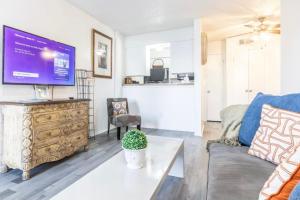 North Dallas Updated One Bedroom Apartment