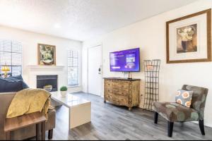 North Dallas Updated One Bedroom Apartment