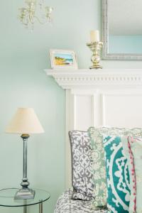 Glamorous Regal Design Home with Private Patio and Garage