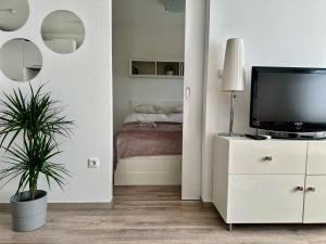 City Break Apartment - PRIVATE GARAGE, AC, BALCONY