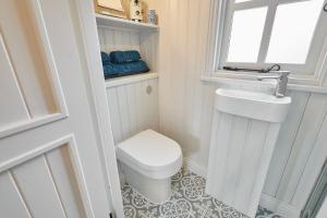 Host & Stay - The Lobster Pot