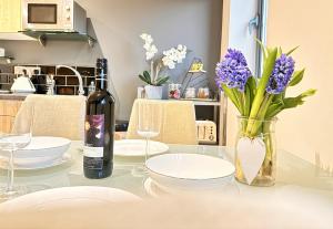 Perfectly Located City Centre Studio Apartment - West One with FREE WIFI, GYM ACCESS, NETFLIX