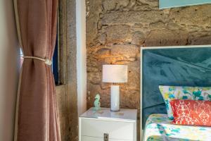 Central Cozy Stay 2 AC Near Metro