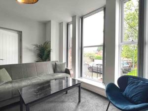 FREE PARKING - Cosy 2-BR Flat near Salford Royal