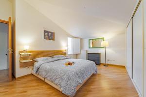 Mosse Bridge Apartment by Mamo Florence