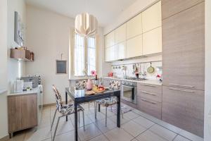 Mosse Bridge Apartment by Mamo Florence