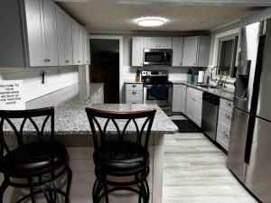 Large Home - Walking Distance to Parkway