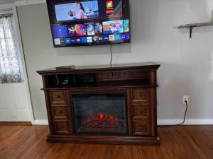 Large Home - Walking Distance to Parkway