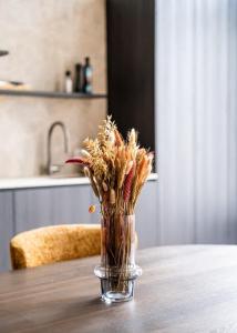 Huswell - Stylishly renovated apartment with city view