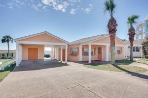 Breezy PCB Retreat w Direct Beach Access!