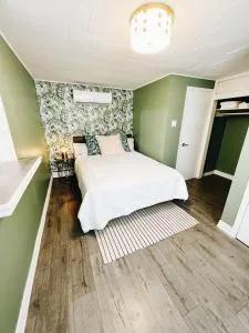 The Hollywood Suite Downtown, BeverlyHills Vibe - 弗雷德里克顿