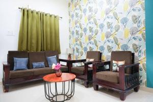 Classe Moyenne -2BHK, Near US Embassy, Gachibowli