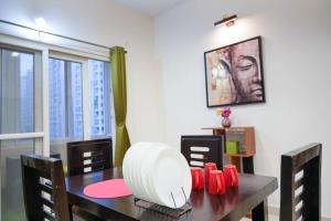 Classe Moyenne -2BHK, Near US Embassy, Gachibowli