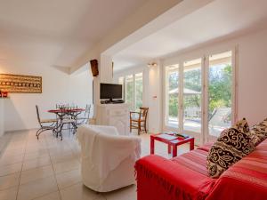 Apartment Les Collines de valescure by Interhome