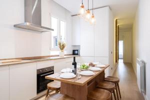 Chueca Hortaleza 12Pax 5 Bedrooms 5 Baths - 4-звездочные отели в городе Мадрид