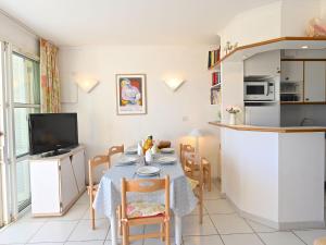 Apartment Les Bastides - O5 018 by Interhome