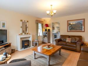 Holiday Home Falcon Lodge by Interhome