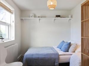 Apartment Thorgny - 900m from the sea by Interhome