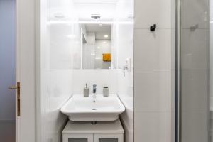 Charming Apartment in Spain St