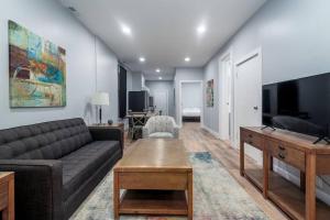 MTM Fully Furnished Rental in Old Town - 2 beds