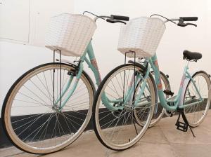 Loft Bed Studio with FREE Parking, 2 Bikes! Self check in, Wi-Fi, AC