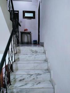 Shri Heritage - Entire Cozy Floor at Assi, Varanasi
