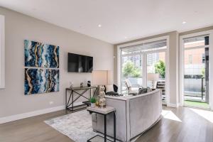 Stunning Duplex Condo #1 - Downtown River North