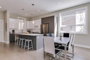 Stunning Duplex Condo #1 - Downtown River North