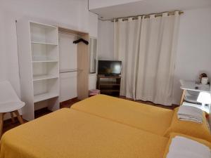 Basic Triple Room with Shared Bathroom room in Casa de Huéspedes Cuenca