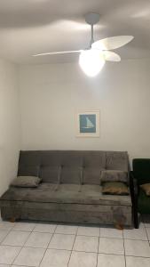 Guarapari Praia - 2 quartos atras do mar, escada