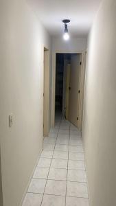 Guarapari Praia - 2 quartos atras do mar, escada